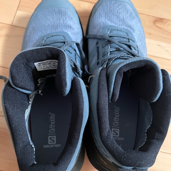 Like new- Women Solomon Outpulsr GTX Size 9 - Picture 5 of 9